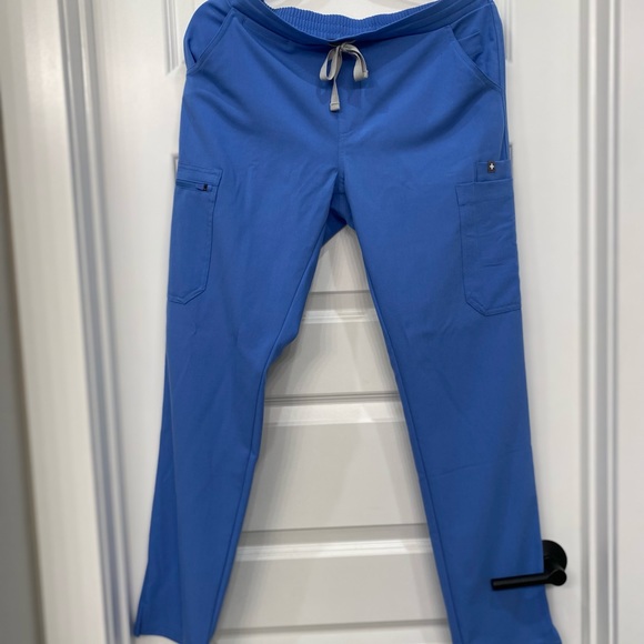 Figs Scrubs Pants and Top - Picture 5 of 8